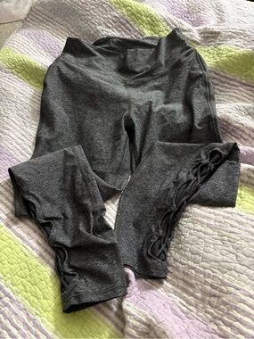 Lululemon size 8 Charcoal Gray Athletic Leggings with Lattice Side Detail